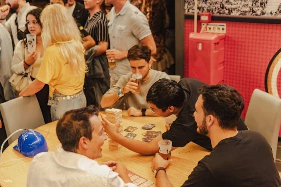 Pub crawl 4 bars, 8 drinks, games and VIP club entry
