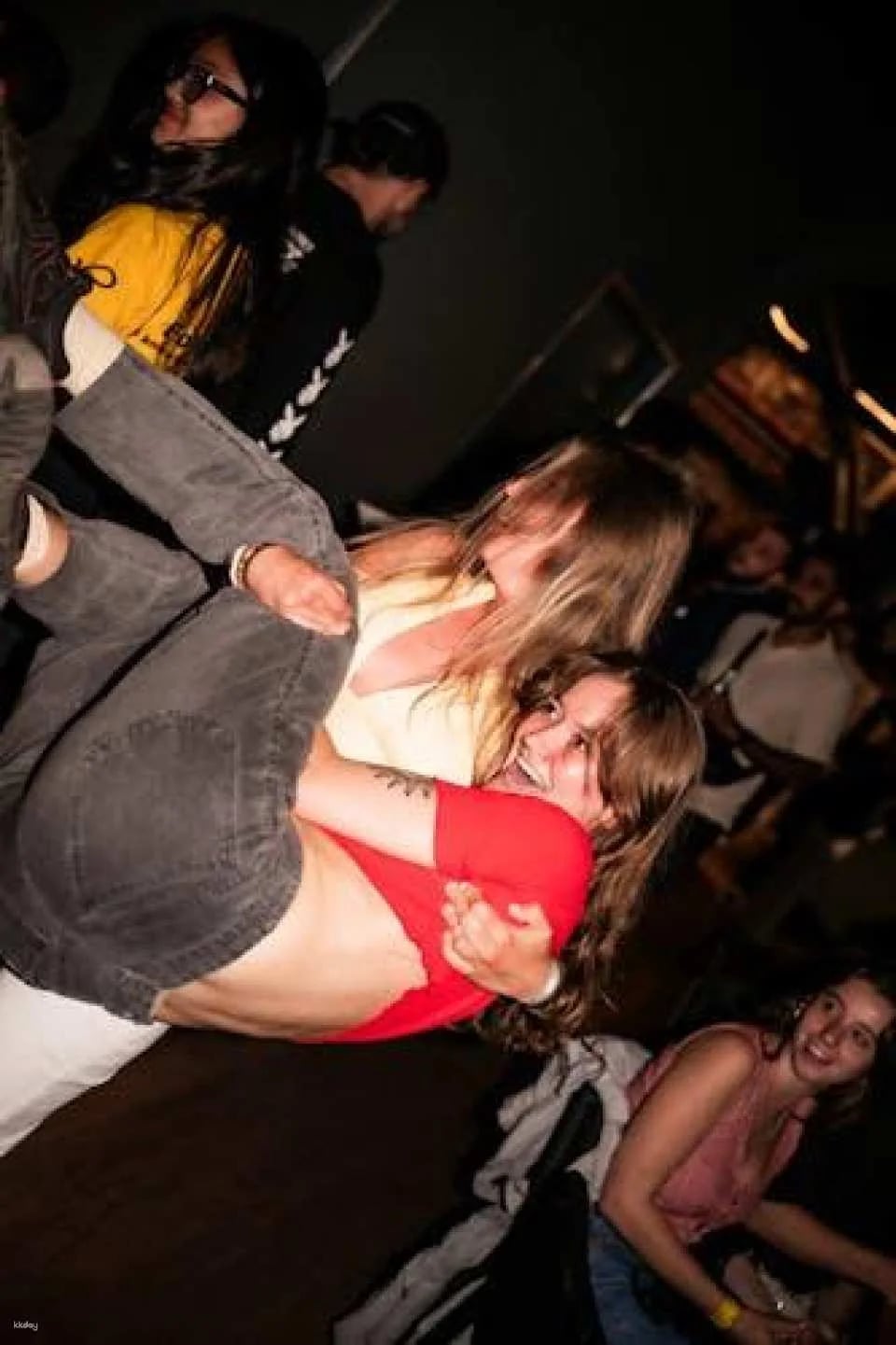 Pub crawl 4 bars, 8 drinks, games and VIP club entry