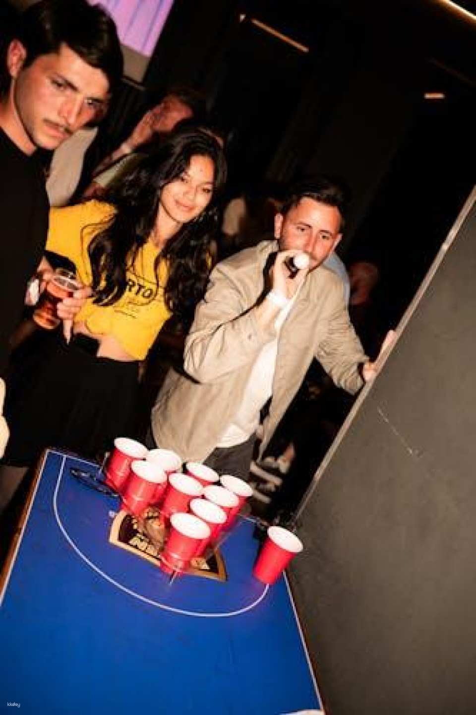Pub crawl 4 bars, 8 drinks, games and VIP club entry
