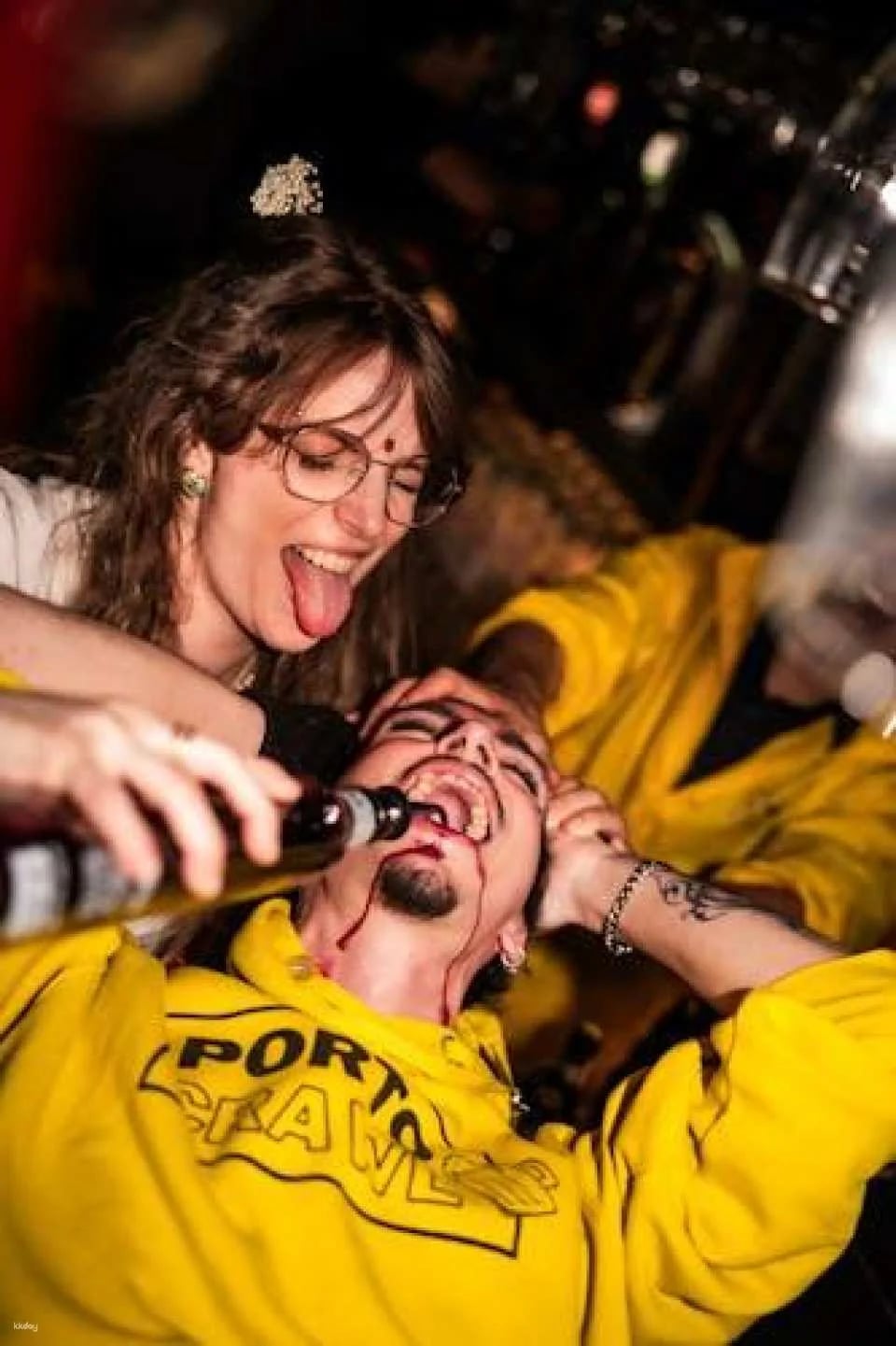Pub crawl 4 bars, 8 drinks, games and VIP club entry