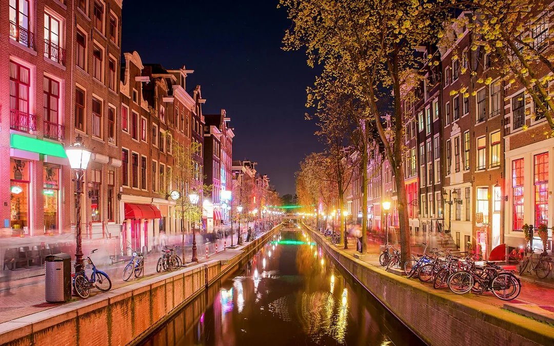 Pub Crawl Tickets: Amsterdam Red Light District Image 6