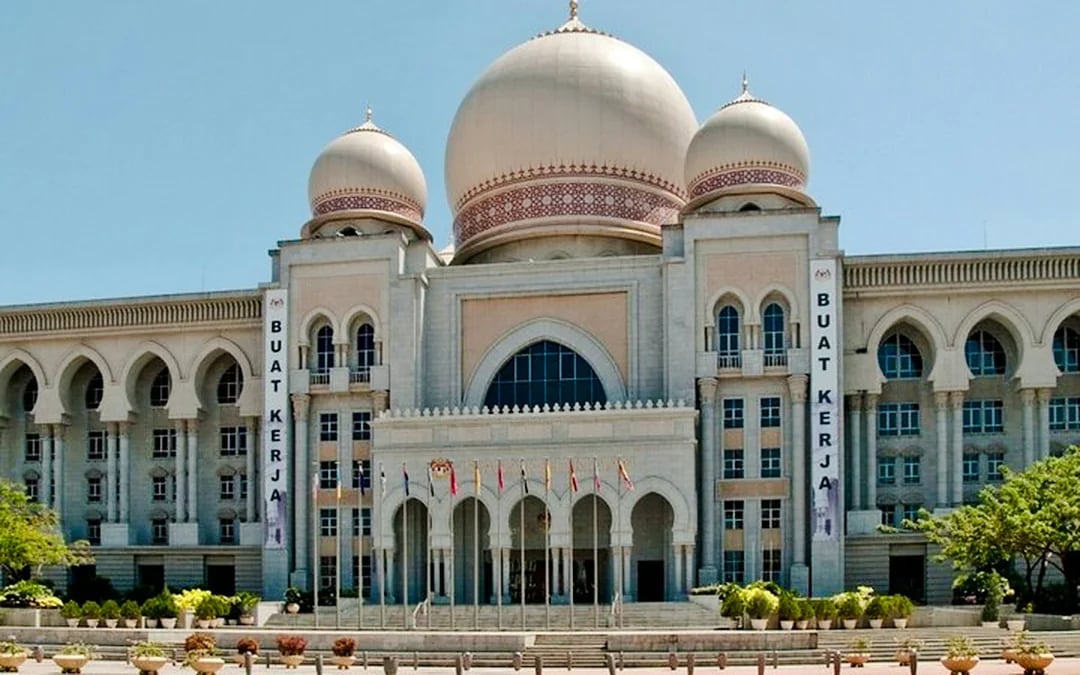 Putrajaya Private City Tour with Lake Cruise Image 4