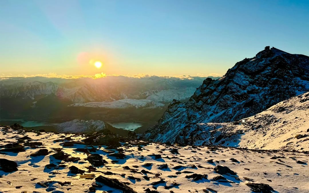 Queenstown 25-Minute Sunset Helicopter Flight with Alpine Landing on The Remarkables and Complimentary Drink Image 2