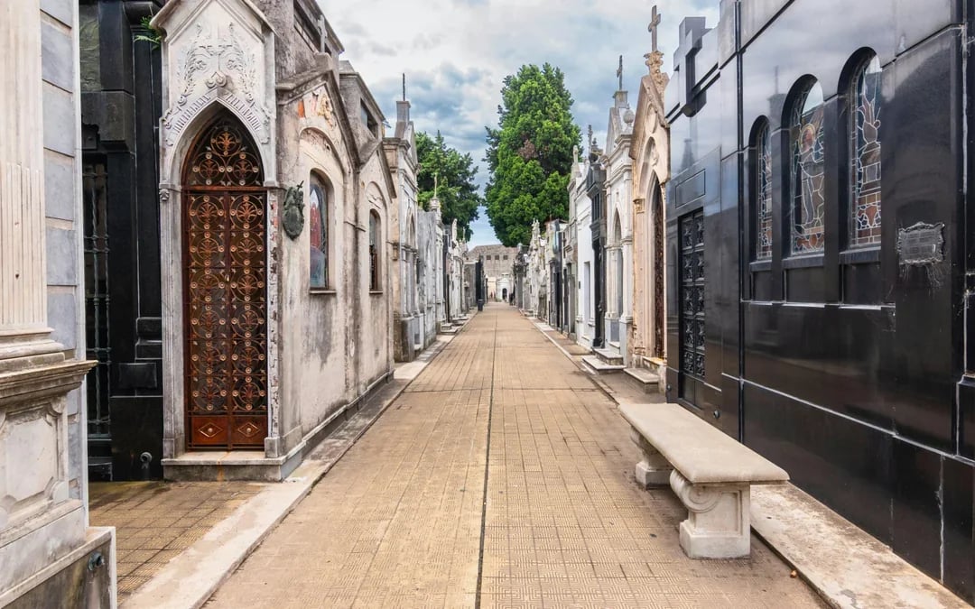 Recoleta Cemetery Tour Image 6