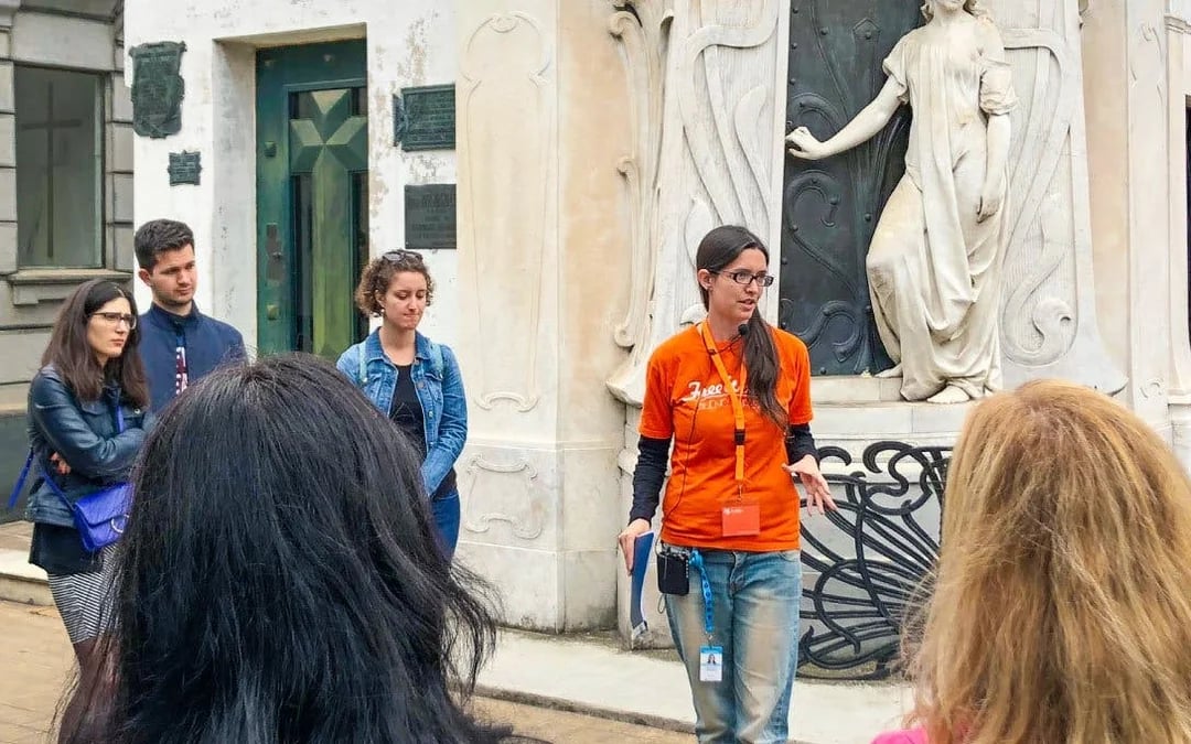 Recoleta Cemetery Tour Image 7