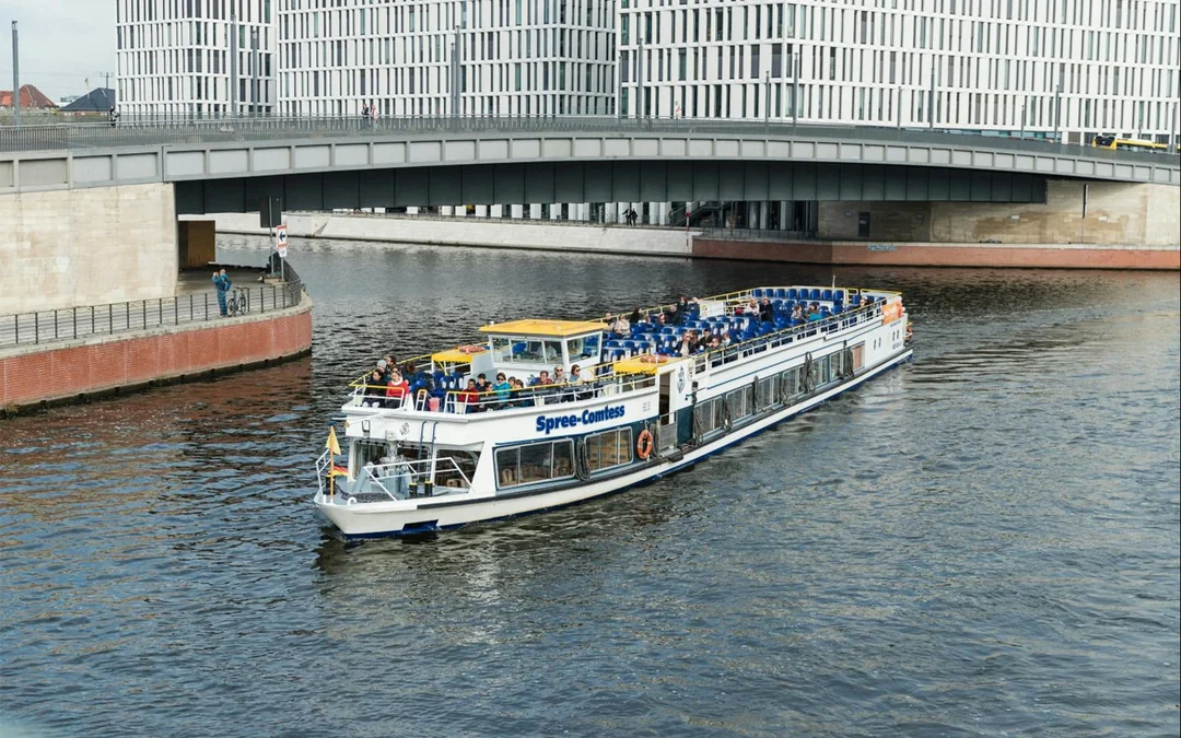 Red Sightseeing: Berlin Hop-on Hop-off Bus & Boat Tour Image 4