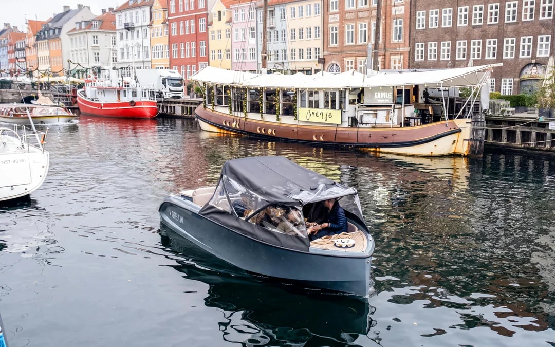 Red sightseeing combo: Hop-on Hop-Off Bus tour with canal cruise ticket Image 6