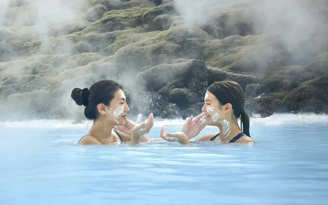 Reykjavik: Blue Lagoon Admission Tickets + Northern Lights Tour Image 3