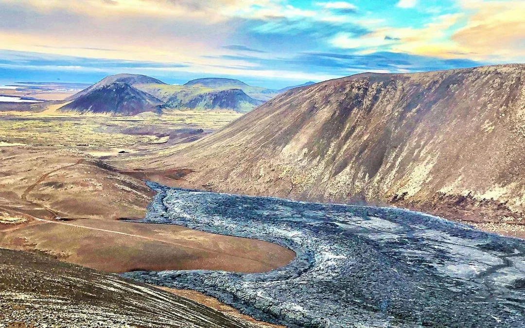 Reykjavik: Full-Day Guided Hike of Reykjanes & Volcanic Eruption Sites with Transfers Image 1