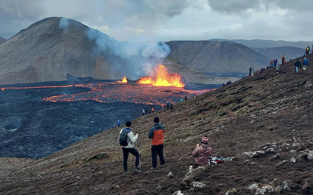 Reykjavik: Full-Day Guided Hike of Reykjanes & Volcanic Eruption Sites with Transfers Image 2