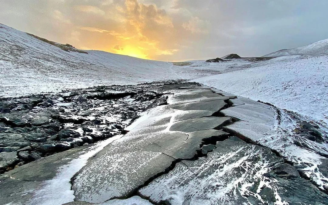 Reykjavik: Full-Day Guided Hike of Reykjanes & Volcanic Eruption Sites with Transfers Image 4