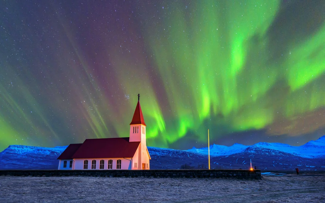 Reykjavik: Northern Lights Small Group Bus Tour with Hot Chocolate & Surprise Gift
Image 3