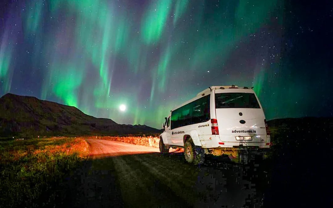Reykjavik: Premium Northern Lights Super Jeep Tour Image 11