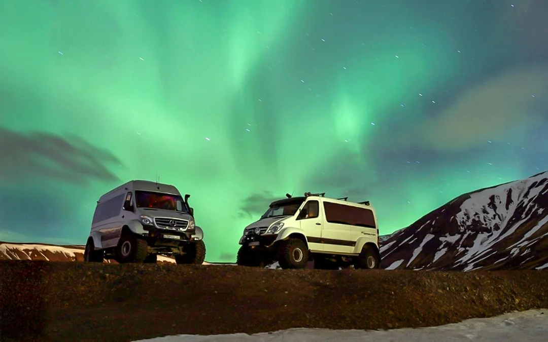 Reykjavik: Premium Northern Lights Super Jeep Tour Image 5