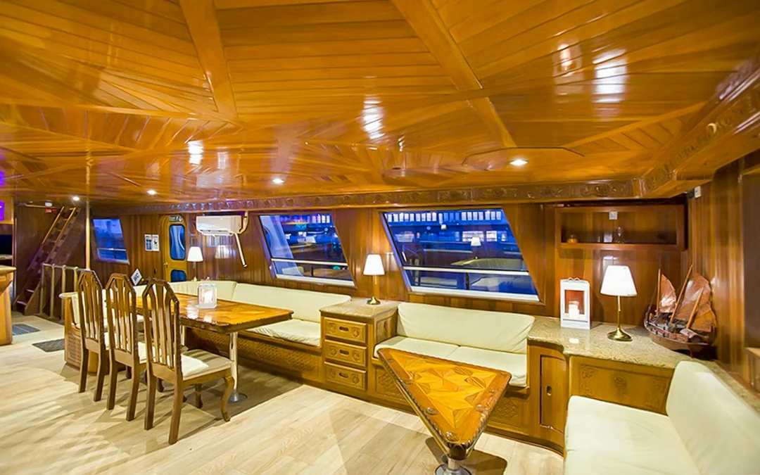 Reykjavik: Whale Watching on a Luxury Yacht Image 9