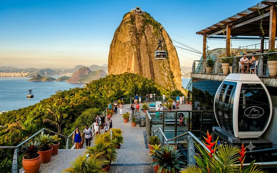 Rio de Janeiro Guided City Tour with Christ the Redeemer and Sugarloaf Mountain Tickets + Lunch Image 3