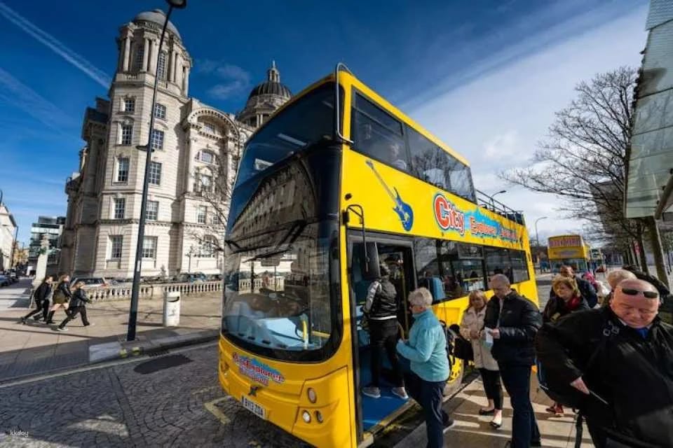 River cruise and sightseeing bus tour in Liverpool
