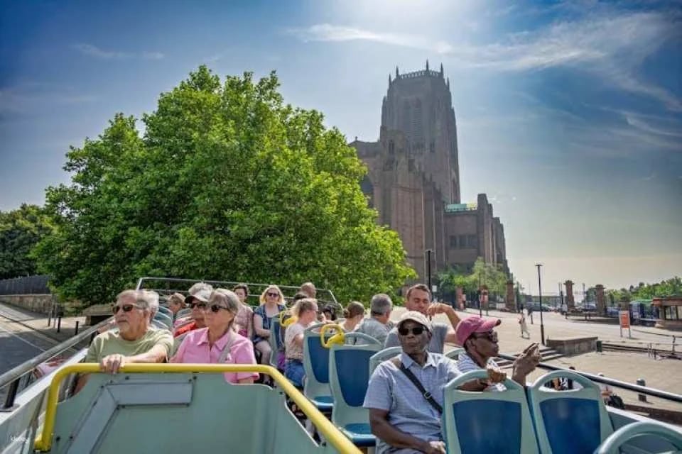 River cruise and sightseeing bus tour in Liverpool