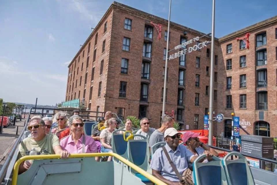 River cruise and sightseeing bus tour in Liverpool
