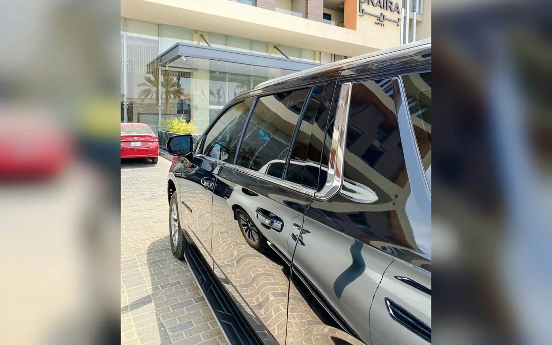 Riyadh: One-Way Private Airport Transfer in GMC SUV Image 1