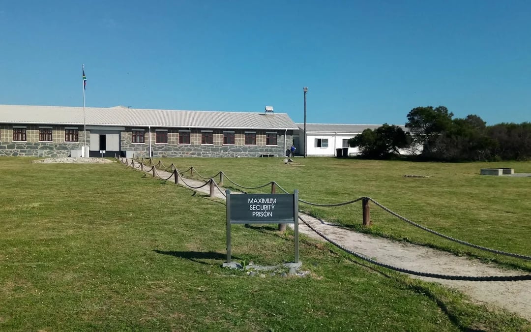 Robben Island and Table Mountain Day Trip with Pre-Booked Tickets, Guided Robben Island Tour, and Hotel Transfers Image 2