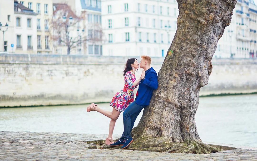 Romantic Photoshoot for Couples in Paris Image 5