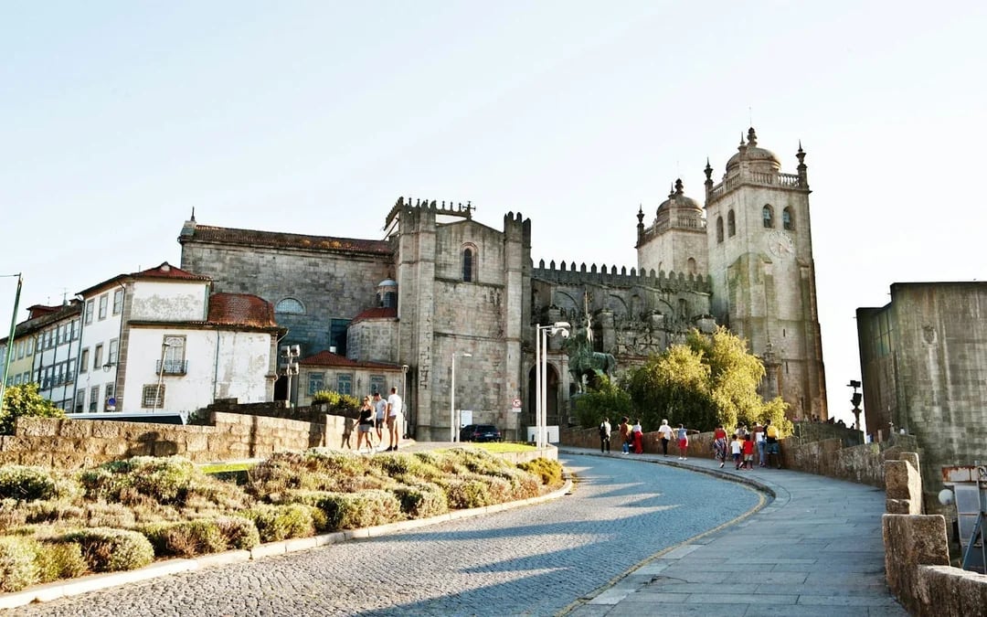 Romantic Porto Self-Guided City Exploration Game Image 6