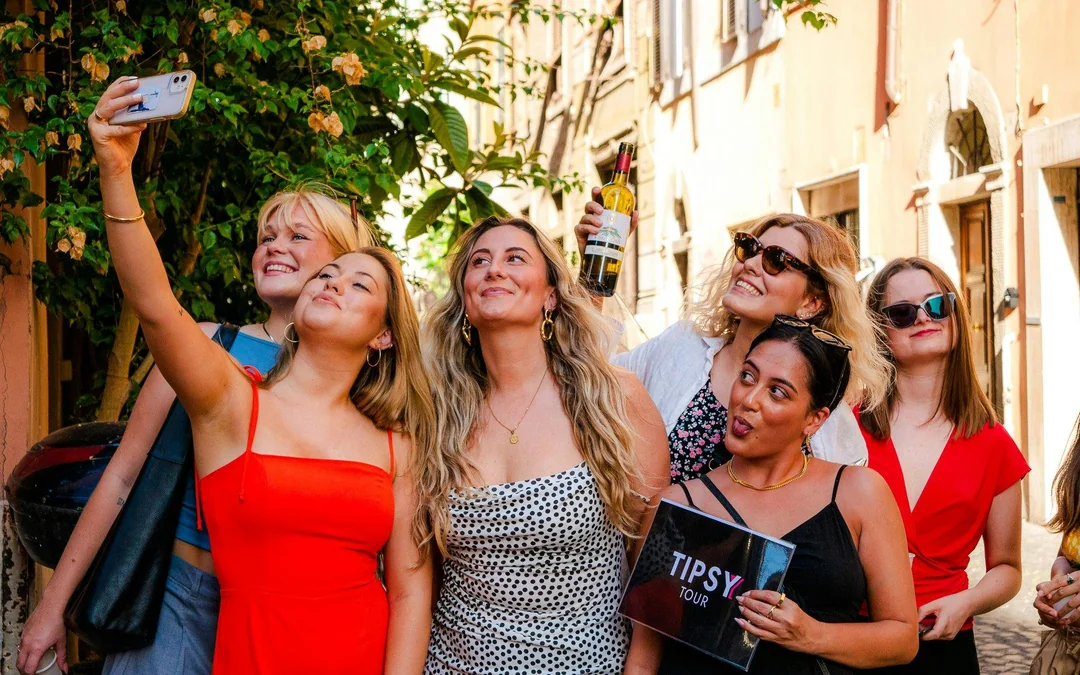 Rome Pub Crawl: Interactive Night Tour with Games & Karaoke Image 12