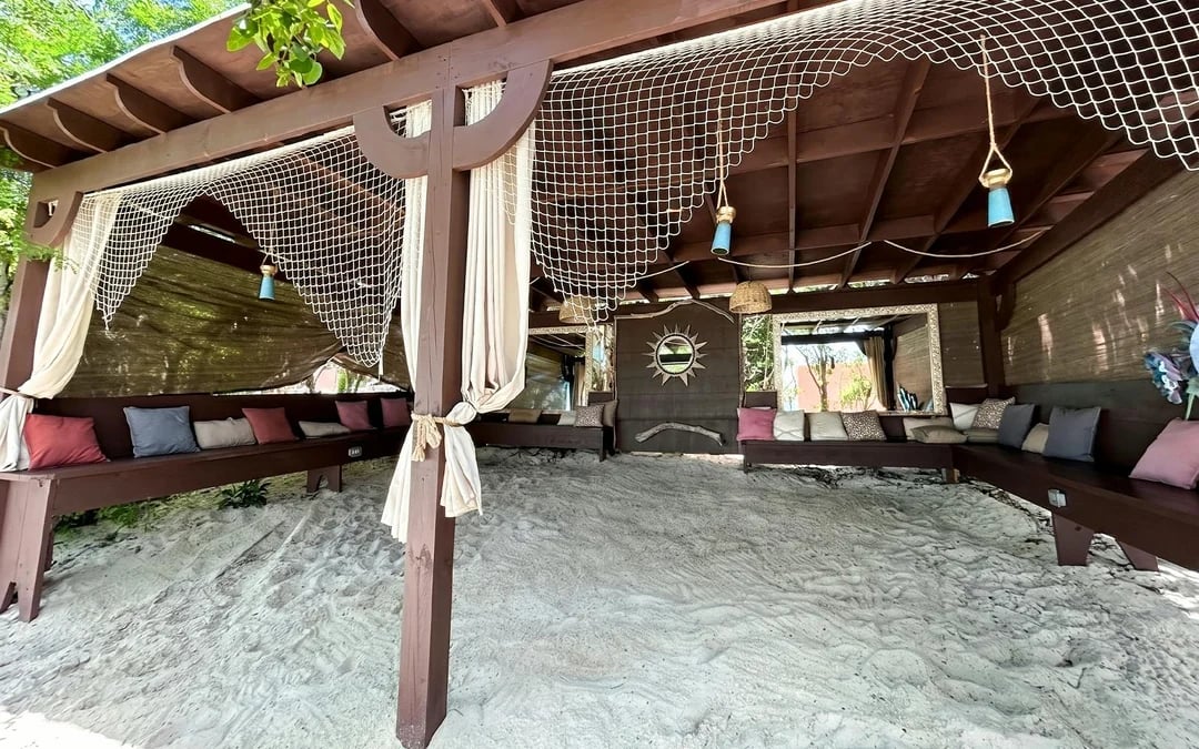 Rose Island: Premium Beach Club, Swim with Pigs Half Day Trip with Snorkelling Image 11