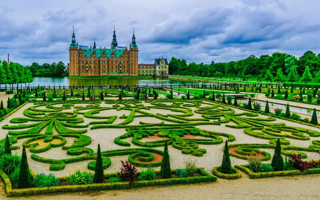 Rosenborg Castle Skip-the-Line Private Guided Tour Image 9