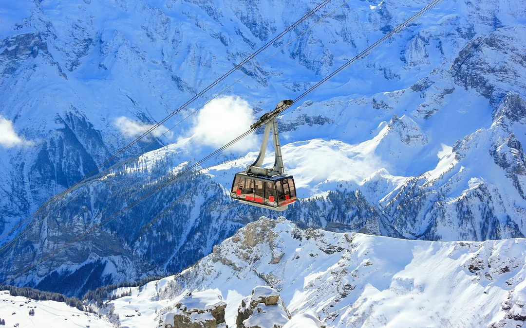 Round-Trip Cable Car Tickets to Schilthorn from Mürren or Stechelberg Image 1