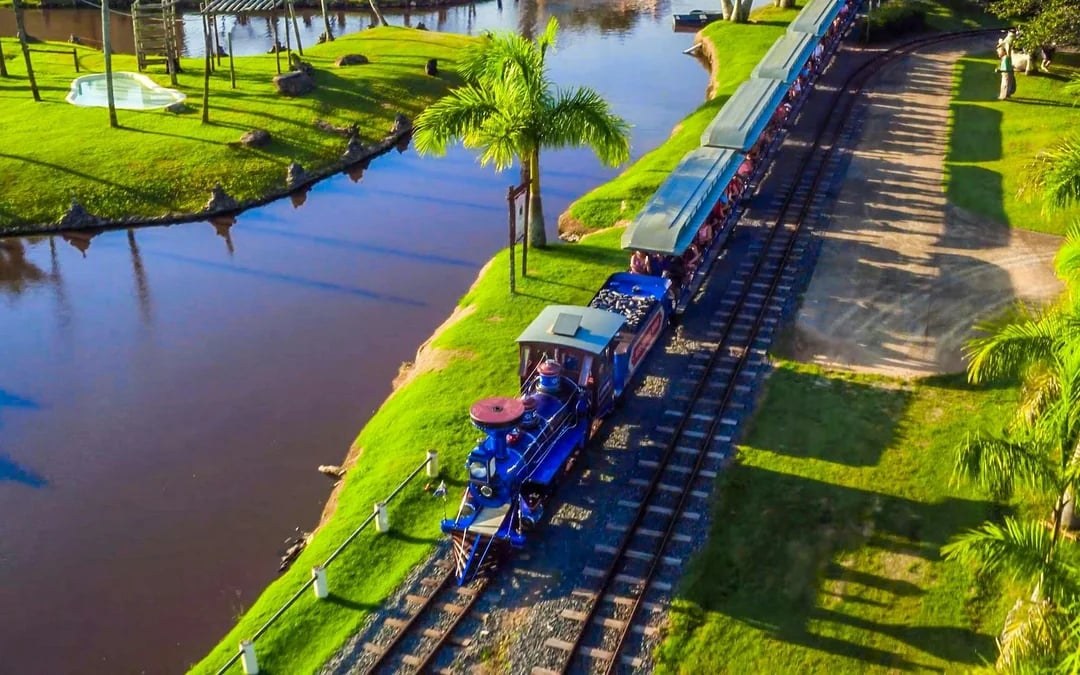 Round-Trip Transportation to Beto Carrero from Balneário Camboriú Image 1