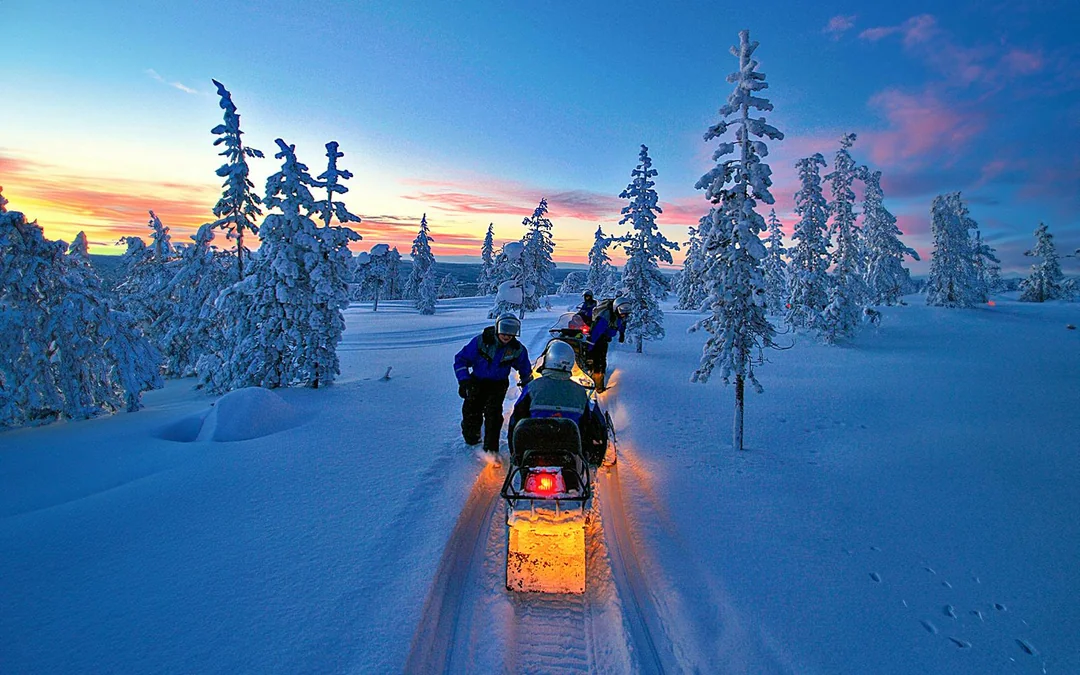  Rovaniemi: Northern Lights Snowmobile Hunt Image 2