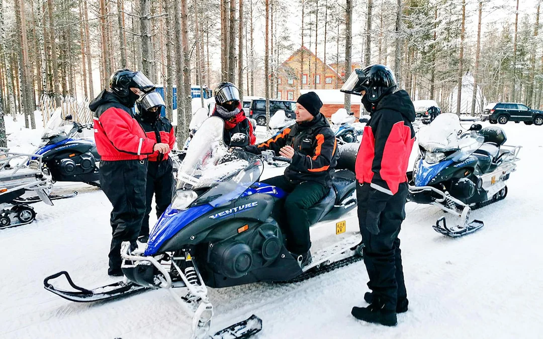 Rovaniemi: Snowmobile tour and reindeer experience Image 2