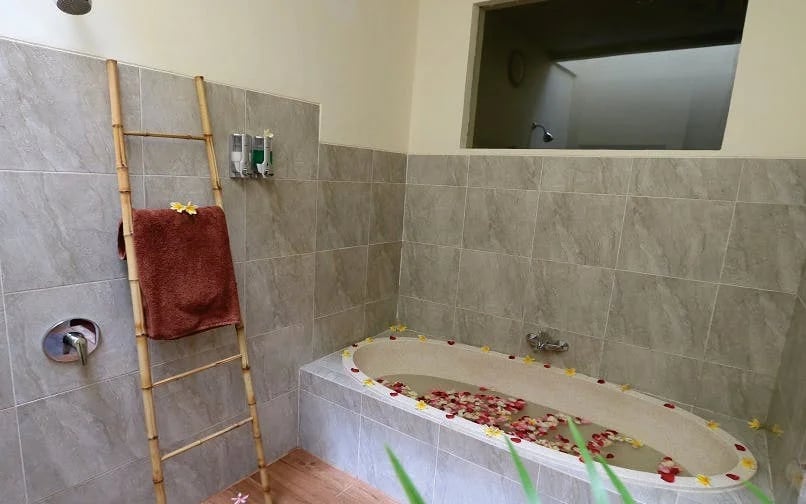 Royal Bali Scrub Massage 2 Hours in Nusa Dua Bali Image 7