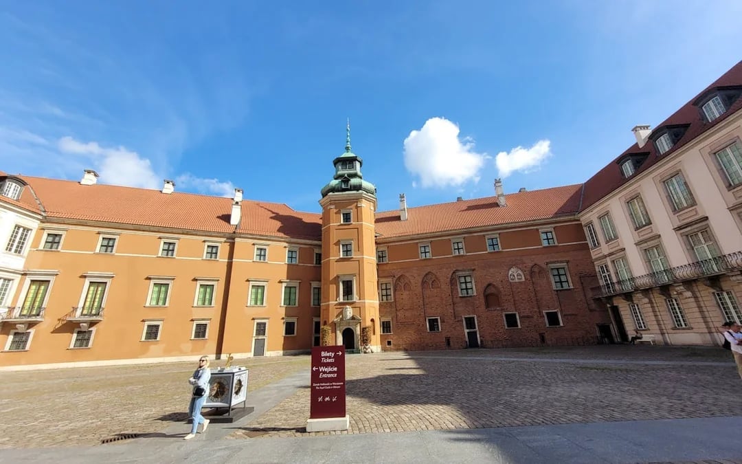 Royal Castle Warsaw Private Guided Tour with Entry Image 2