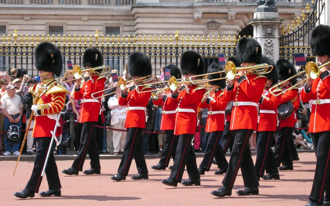Royal London Coach Tour with Changing of the Guard Image 4