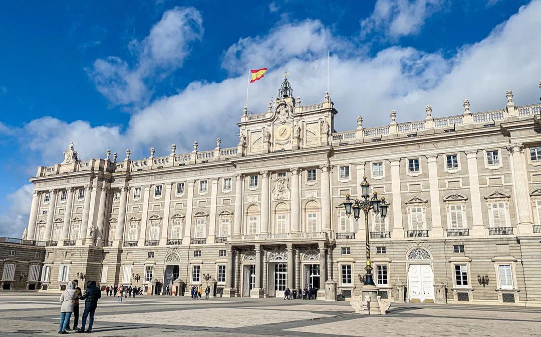 Royal Madrid Palace Guided Tour with Tapas & Flamenco Show Image 2