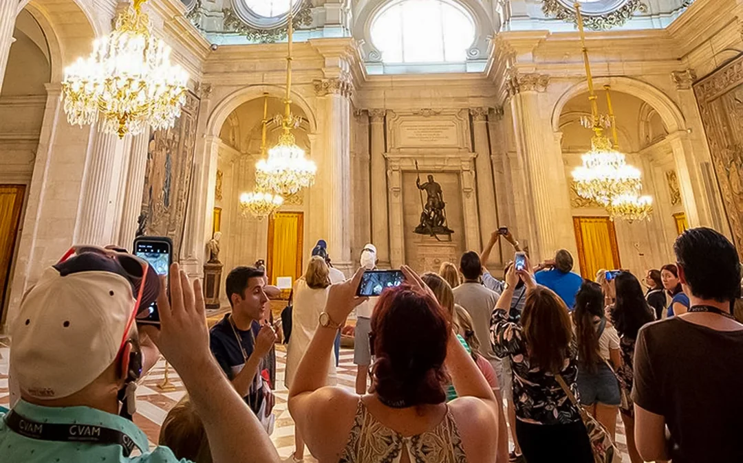 Royal Madrid Palace Guided Tour with Tapas & Flamenco Show Image 5