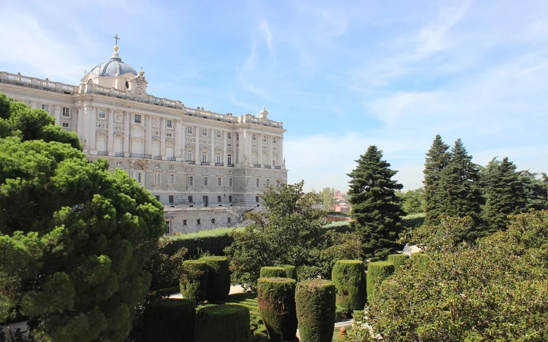 Royal Madrid Palace Guided Tour with Tapas & Flamenco Show Image 6