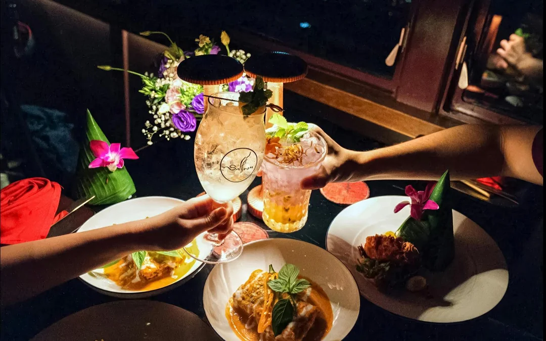 Saffron Dinner Cruise by Banyan Tree (5 Star Luxury Hotel) with Unlimited Soft Drinks Image 5