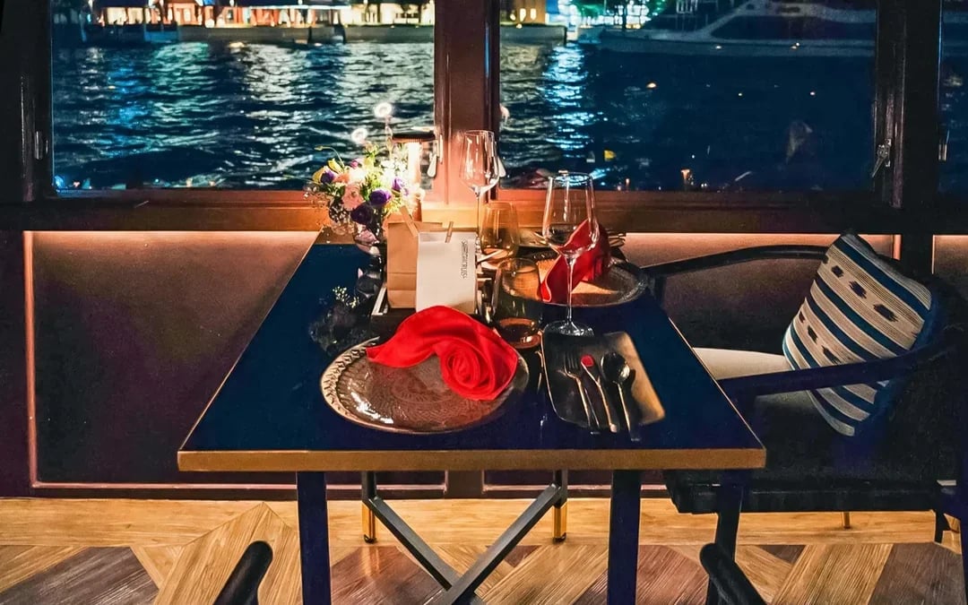 Saffron Dinner Cruise by Banyan Tree (5 Star Luxury Hotel) with Unlimited Soft Drinks Image 6