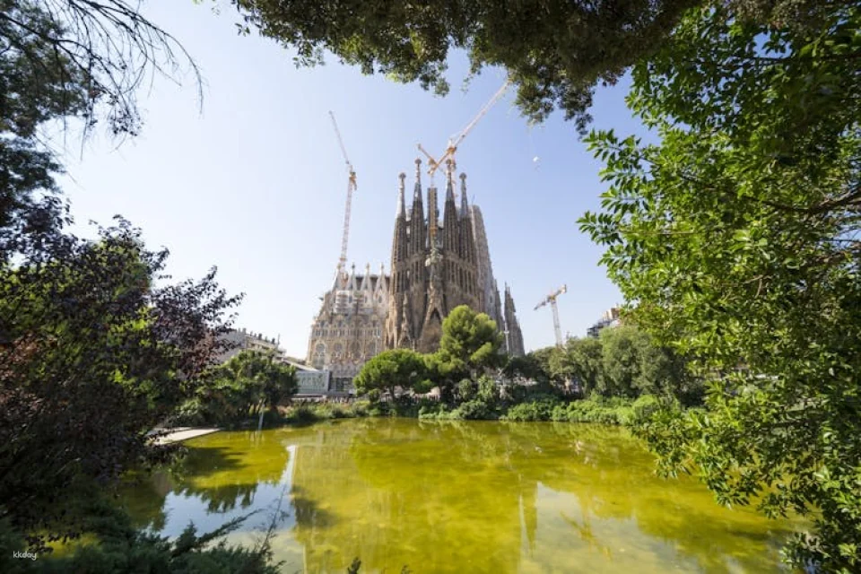 Sagrada Familia entrance tickets with audioguide
