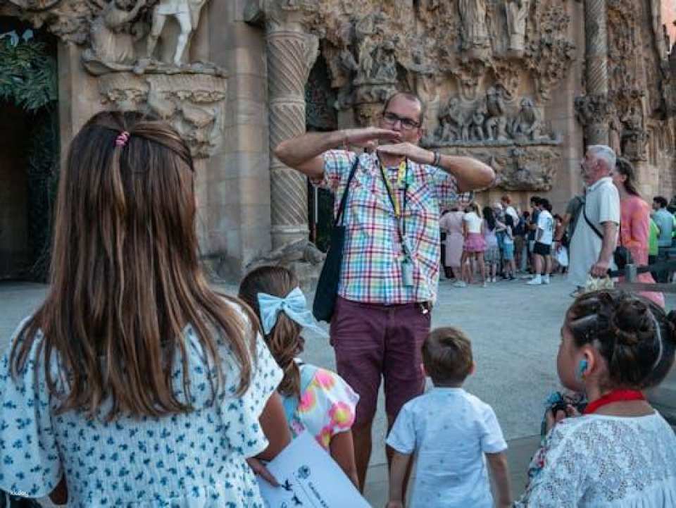 Sagrada Familia family-friendly small group tour