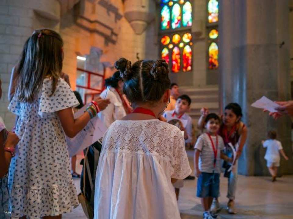 Sagrada Familia family-friendly small group tour