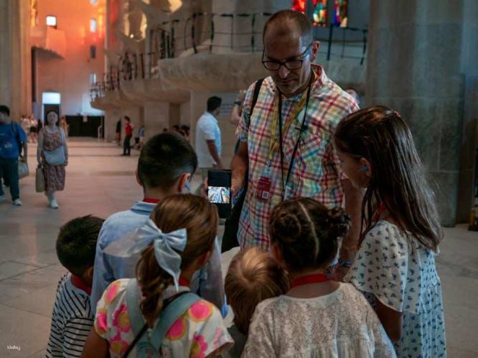 Sagrada Familia family-friendly small group tour
