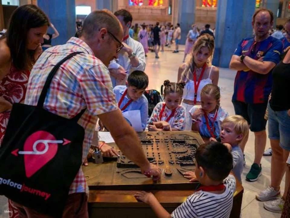 Sagrada Familia family-friendly small group tour