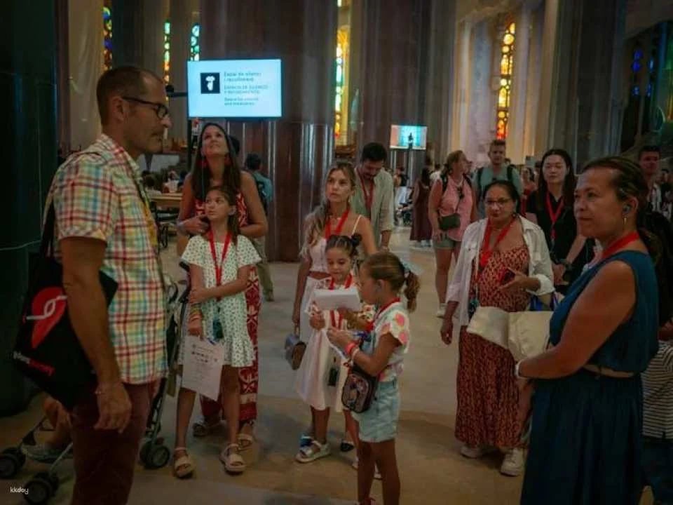 Sagrada Familia family-friendly small group tour