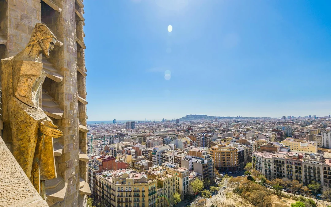 Sagrada Familia Fast-Track Guided Tour with Towers Access Image 5