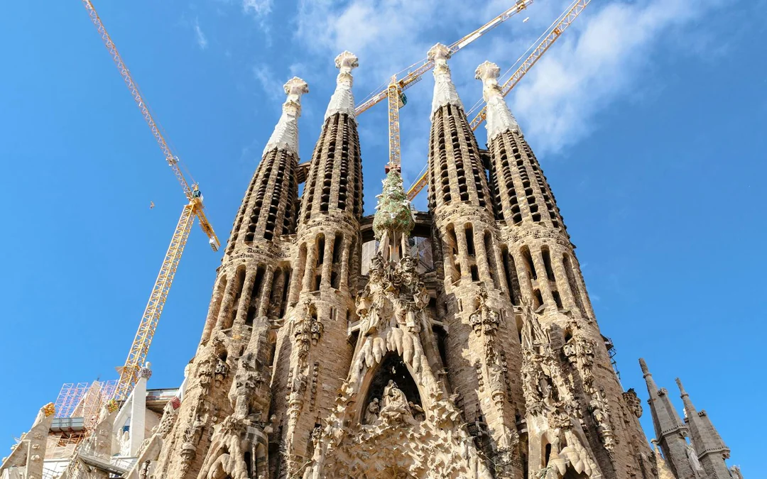 Sagrada Familia Fast-Track Guided Tour Image 2